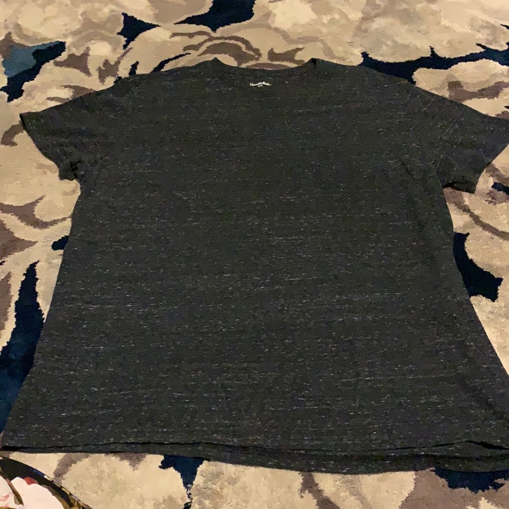 Men’s size XL tee